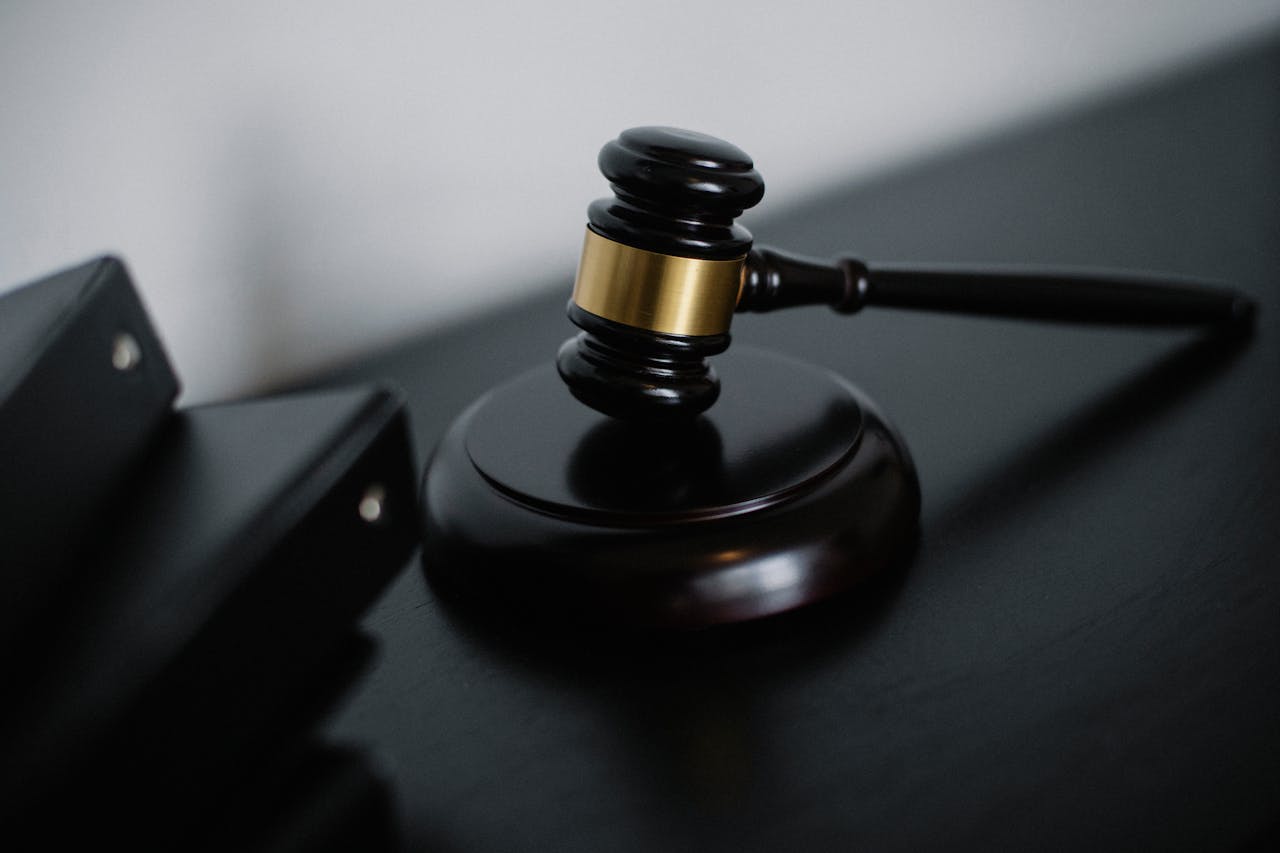 Legal scales balancing privacy rights and disposable email usage across jurisdictions